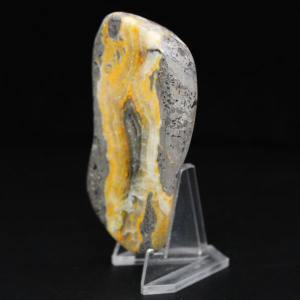 Piccola decorazione minerale a forma di calabrone in diaspro