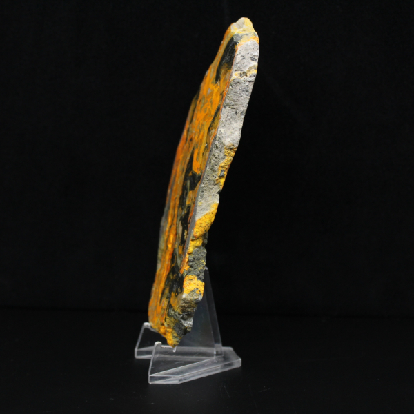 Bumblebee Jasper Slice: Estetica vulcanica