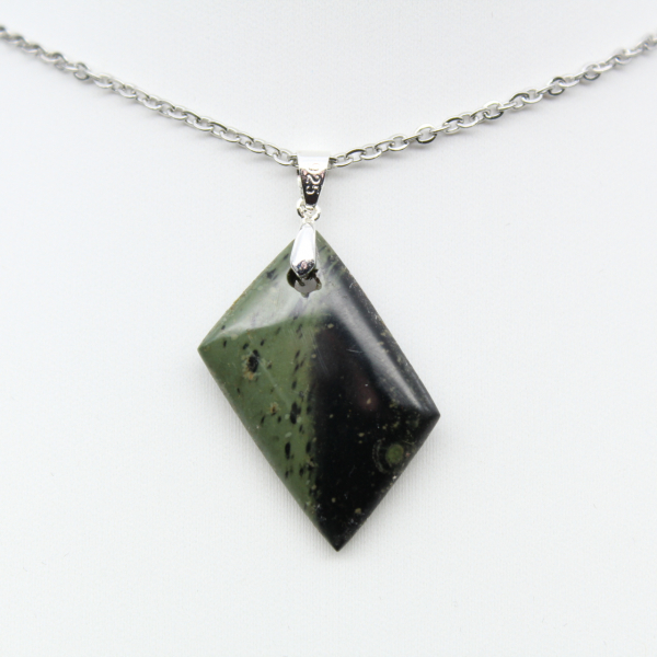 Ciondolo di diaspro Kambamba a forma di diamante