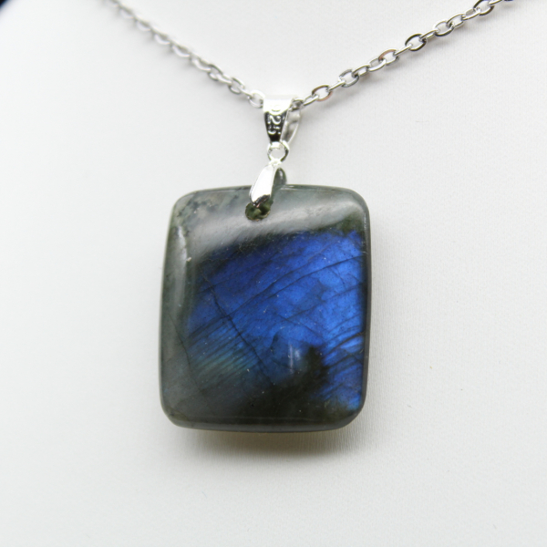 Ciondolo in labradorite quadrata