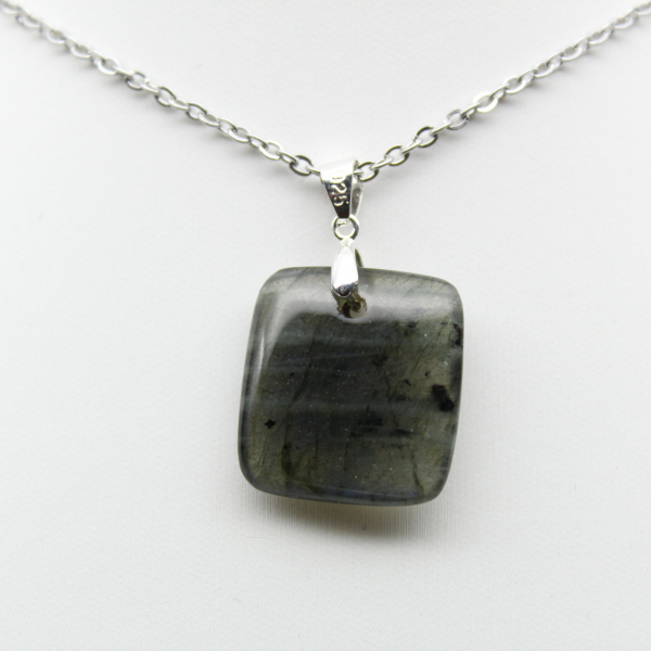 Ciondolo in labradorite quadrata