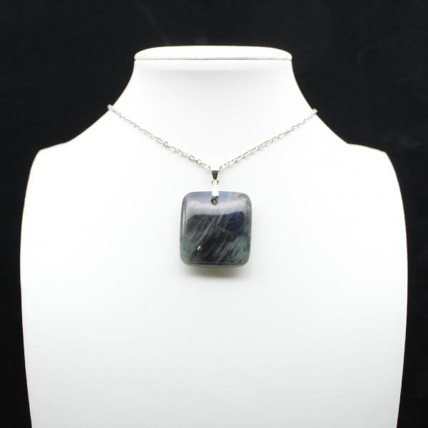 Ciondolo in labradorite quadrata