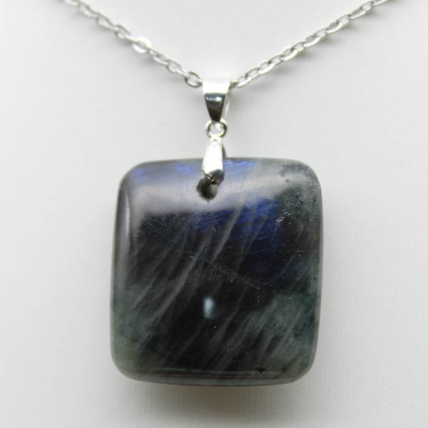 Ciondolo in labradorite quadrata