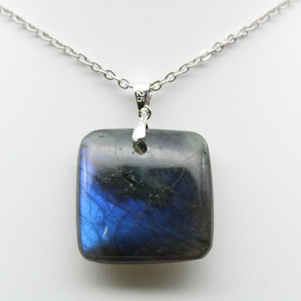 Ciondolo quadrato in labradorite naturale