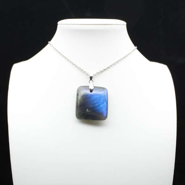 Ciondolo quadrato in labradorite del Madagascar
