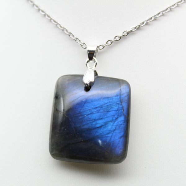 Ciondolo quadrato in labradorite del Madagascar