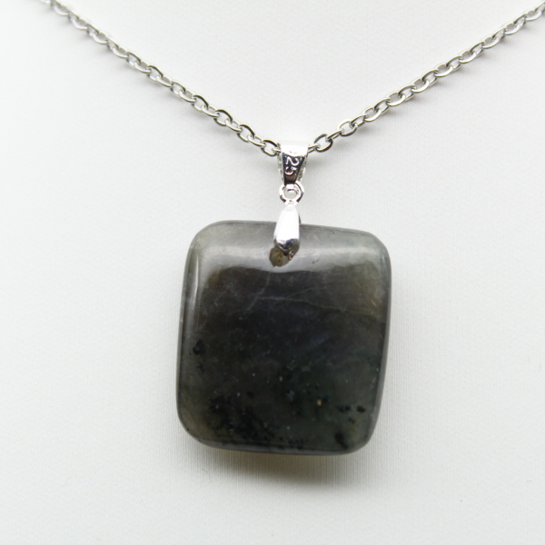 Ciondolo in labradorite quadrata