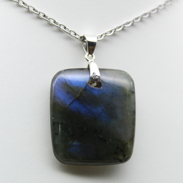 Ciondolo in labradorite quadrata