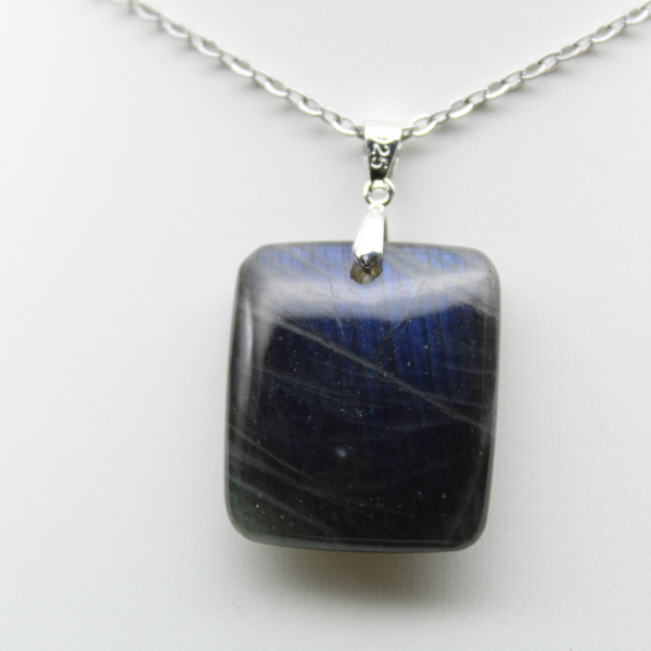 Ciondolo in pietra di labradorite quadrata