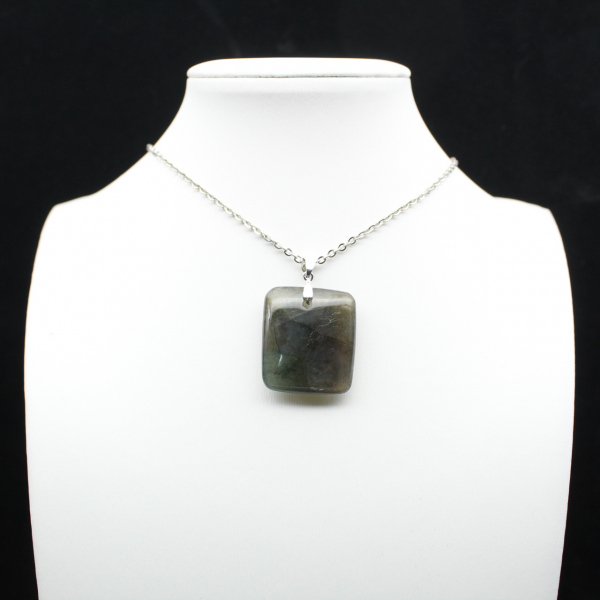 Ciondolo quadrato in labradorite del Madagascar