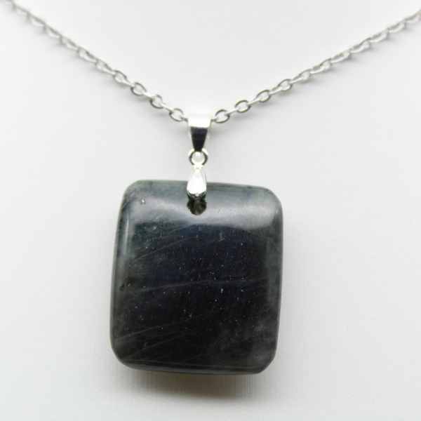 Ciondolo in labradorite quadrata