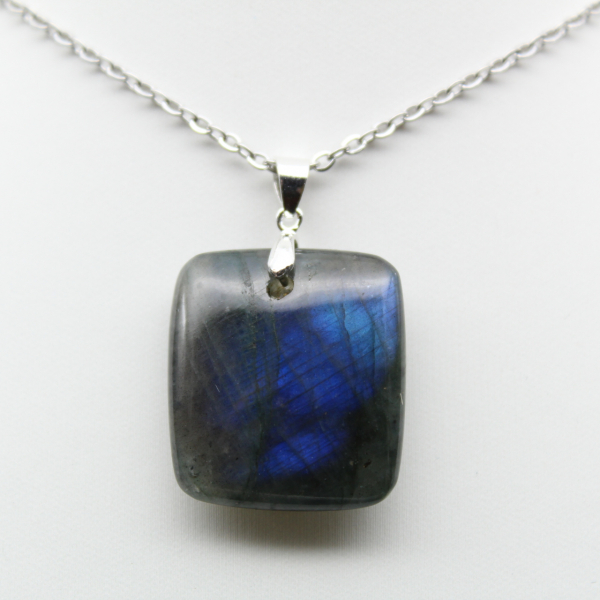 Ciondolo in pietra di labradorite quadrata