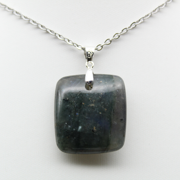 Ciondolo in pietra di labradorite quadrata