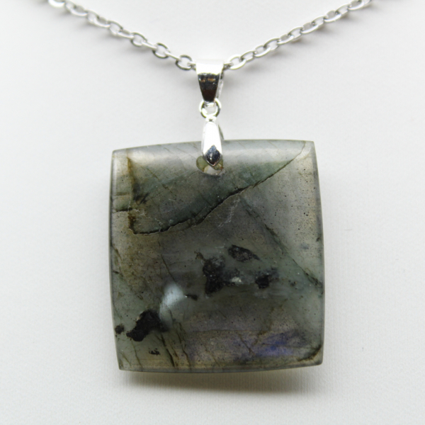 Ciondolo quadrato in labradorite del Madagascar