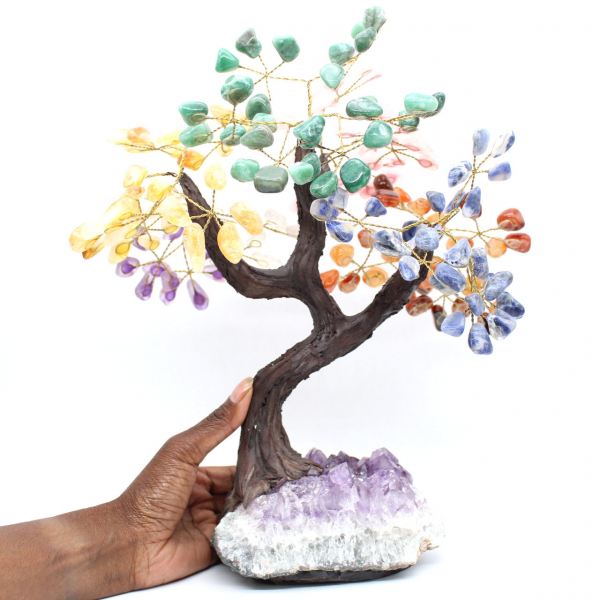 Albero minerale con base in ametista e foglie composte da vari minerali