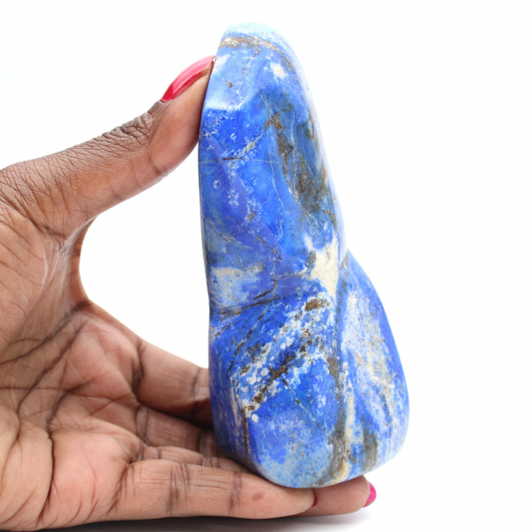 Ornamento minerale di lapislazzuli blu intenso dall'Afghanistan