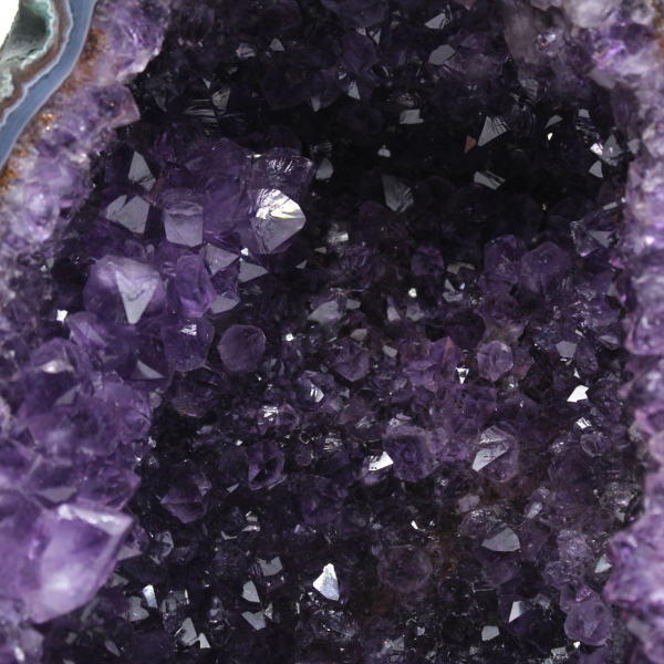 Grande geode di ametista brasiliana per decorazione d'interni e collezione
