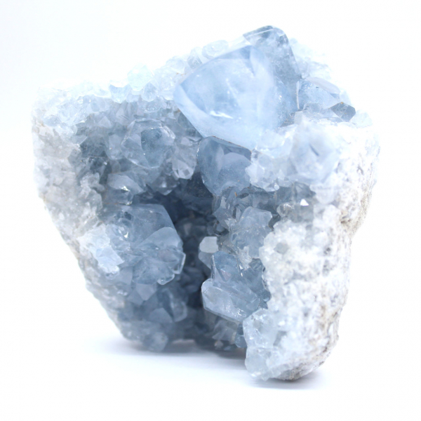 Esemplare di celestite blu con cristalli lucenti