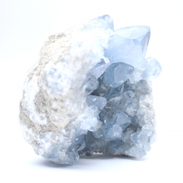 Esemplare di celestite blu con cristalli lucenti