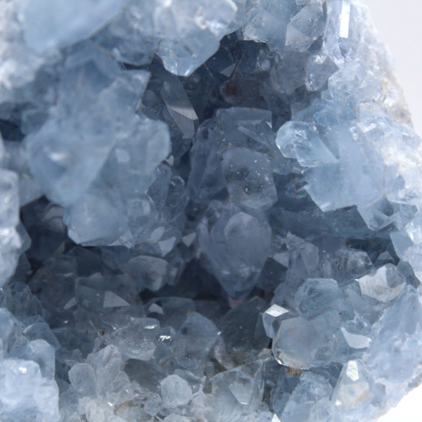 Geode decorativa di celestina blu del Madagascar