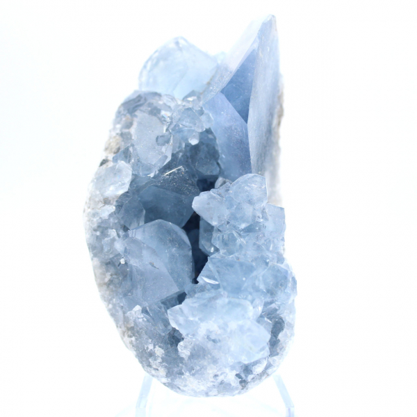 Cristalli scintillanti di celestina blu dal Madagascar