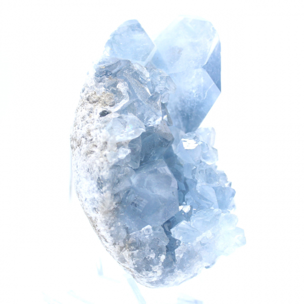 Cristalli scintillanti di celestina blu dal Madagascar