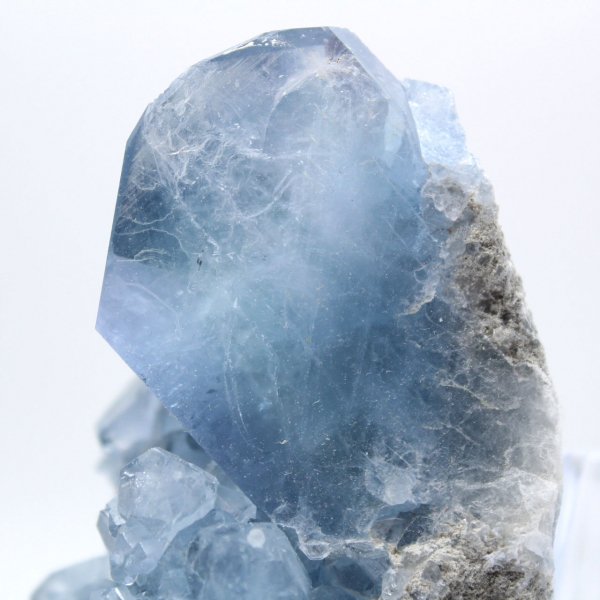 Cristalli scintillanti di celestina blu dal Madagascar
