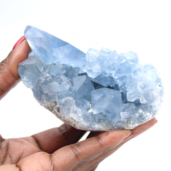 Cristalli scintillanti di celestina blu dal Madagascar
