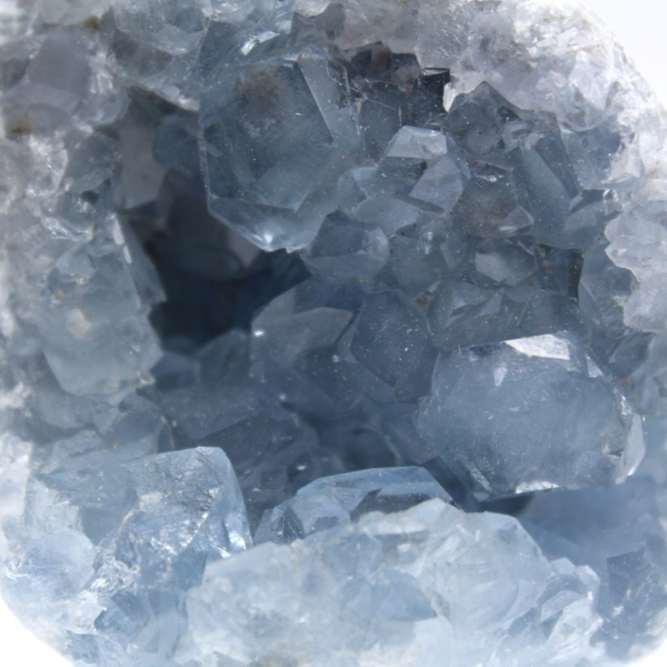 Geode unico di celestite blu del Madagascar