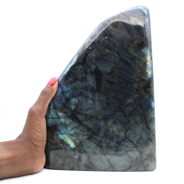 Grande pietra di labradorite levigata, prestigioso esemplare decorativo, Madagascar