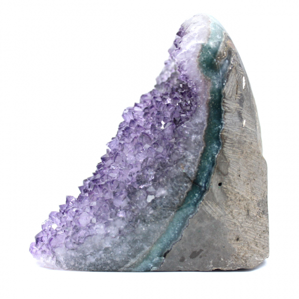 Geode di ametista brasiliana: cristalli viola intenso