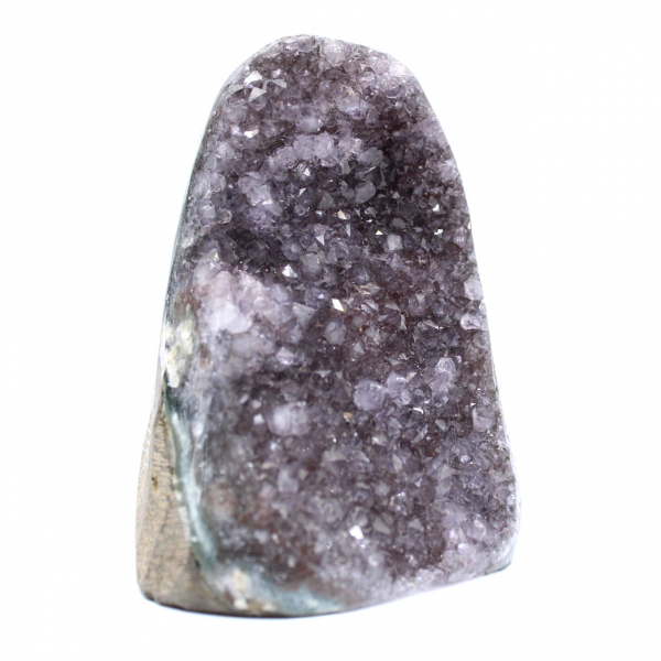 Ametista naturale: geode brasiliana con cristalli intensi