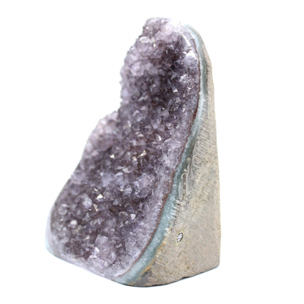 Ametista naturale: geode brasiliana con cristalli intensi