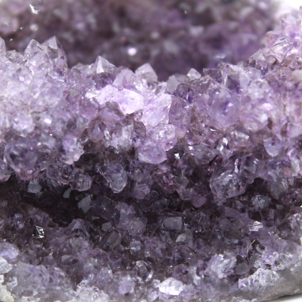 Geode di ametista brasiliana: decorazione e mineralogia