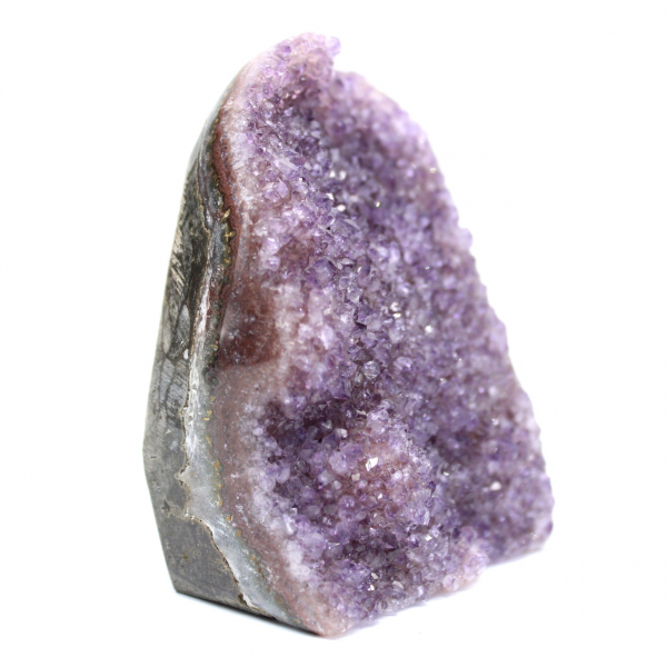Geode di ametista dal Brasile: un tesoro mineralogico