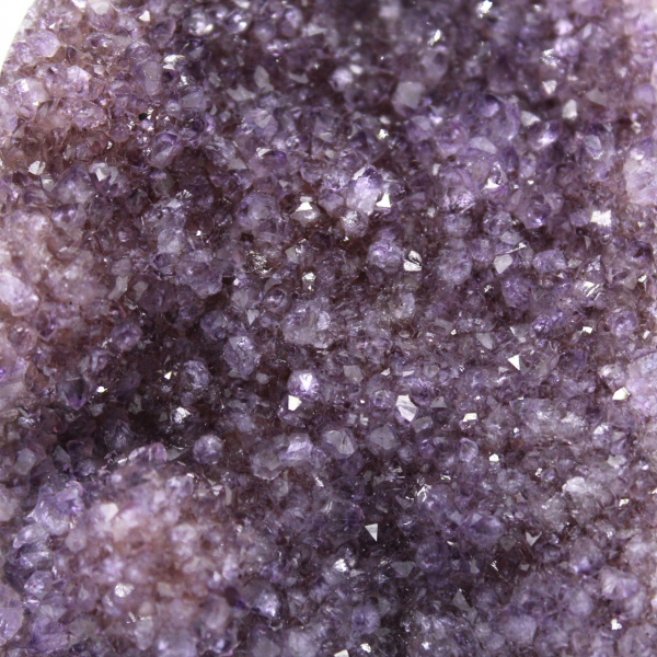 Geode di ametista dal Brasile: un tesoro mineralogico