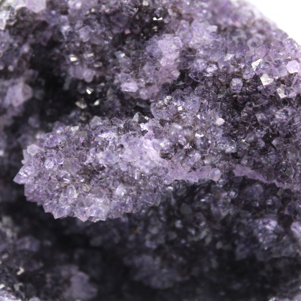 Piccola drusa di ametista dal Brasile: estetica naturale