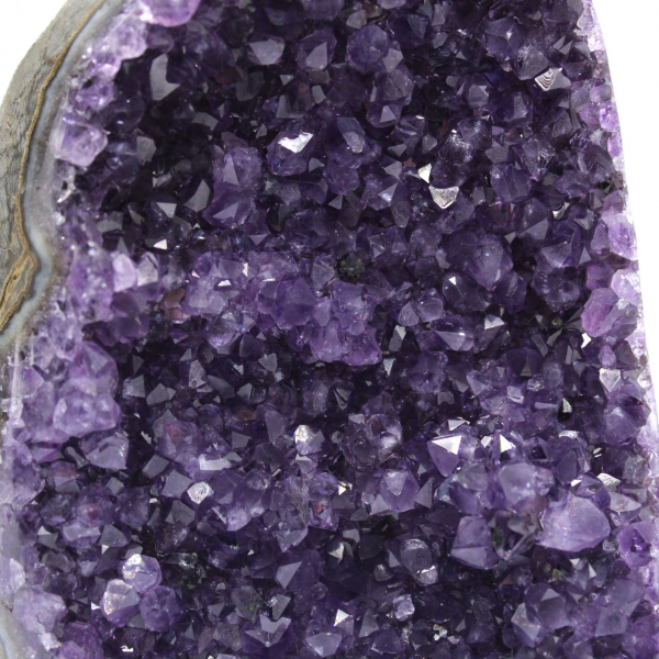Geode di ametista per collezionisti: viola intenso dal Brasile