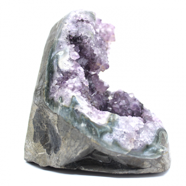 Esemplare di ametista brasiliana: bellezza geometrica e purezza