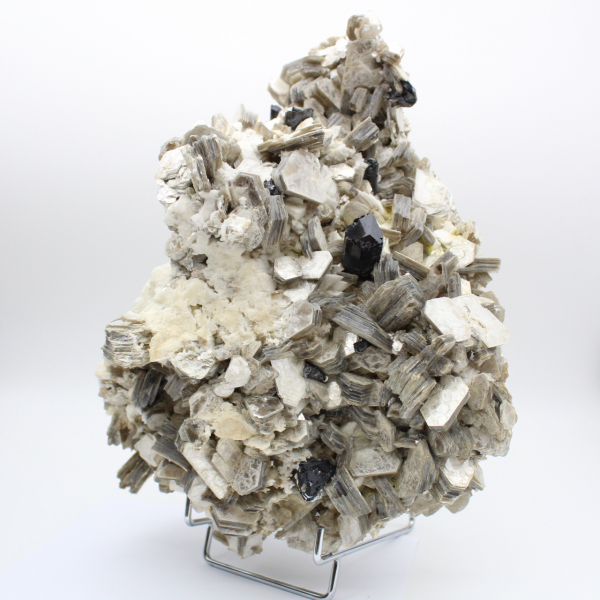 Mica e tormalina su quarzo bianco dall'Afghanistan