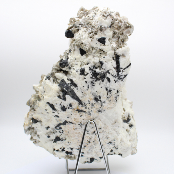 Mica e tormalina su quarzo bianco dall'Afghanistan