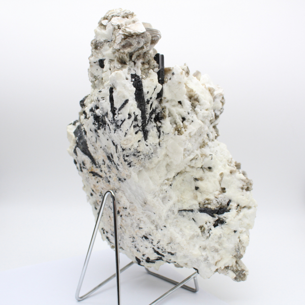 Mica e tormalina su quarzo bianco dall'Afghanistan