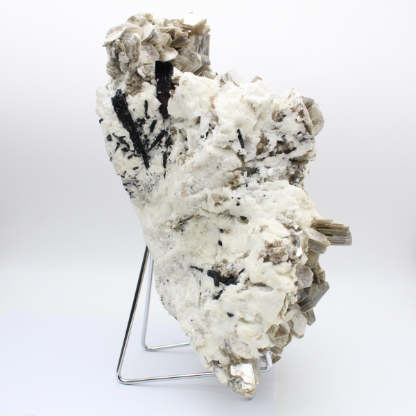 Mica e tormalina su quarzo bianco dall'Afghanistan