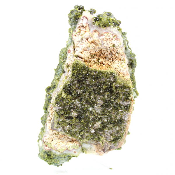 Cristalli di epidoto verde su una matrice dell'Alto Atlante