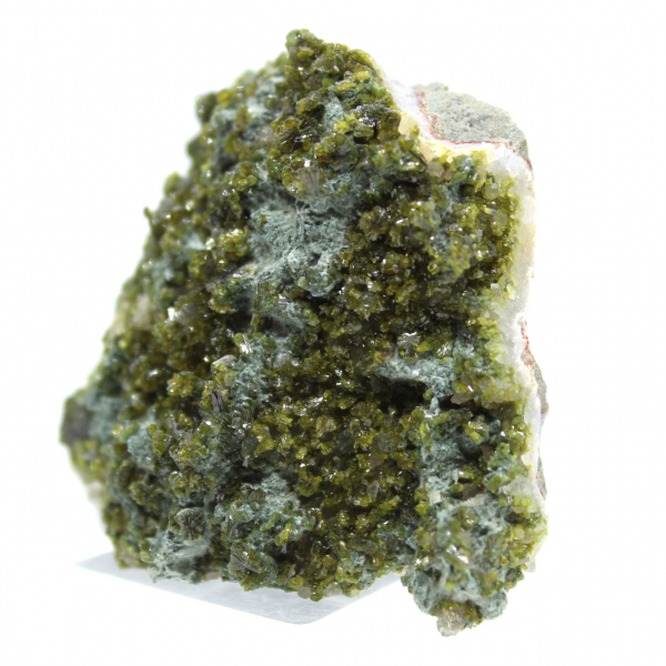 Cristalli di epidoto verde dal Marocco su roccia ospite