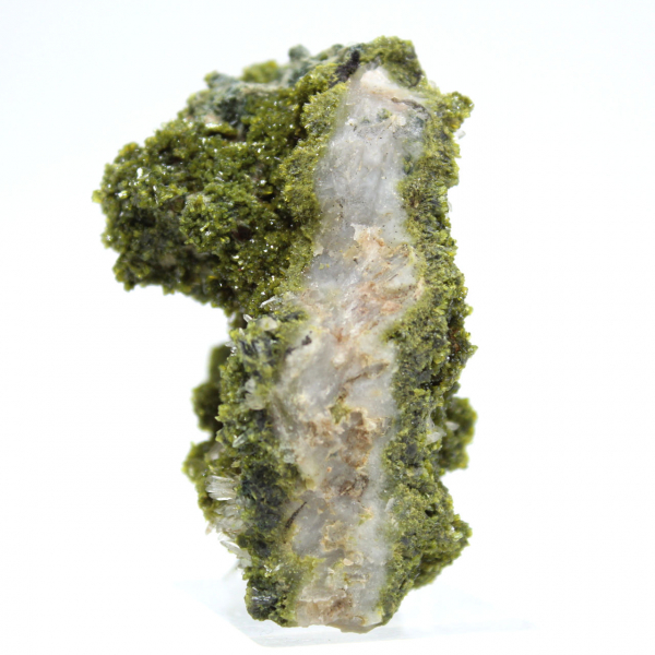 Epidoto di imilchil cristallizzato sulla roccia ospite