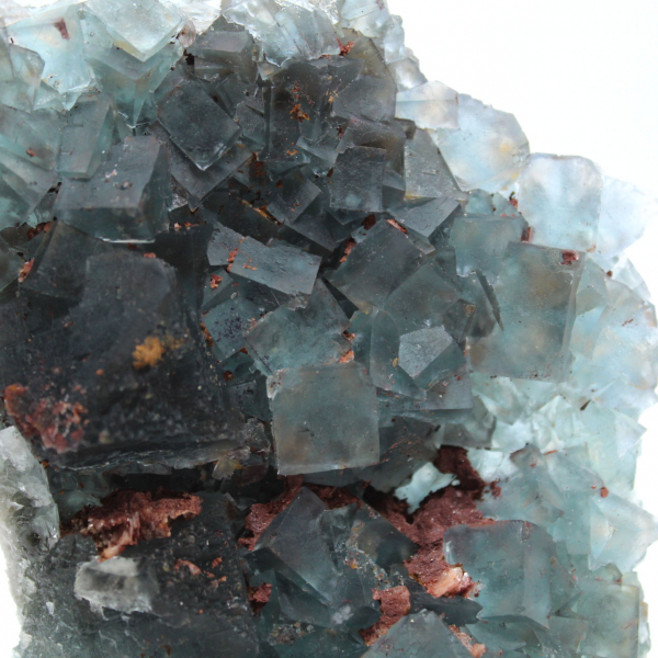 Esemplare di fluorite grezza: pietra verde del Marocco su roccia