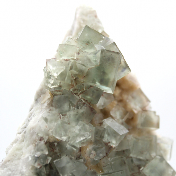 Minerale di fluorite verde: cristalli su matrice per decorazione