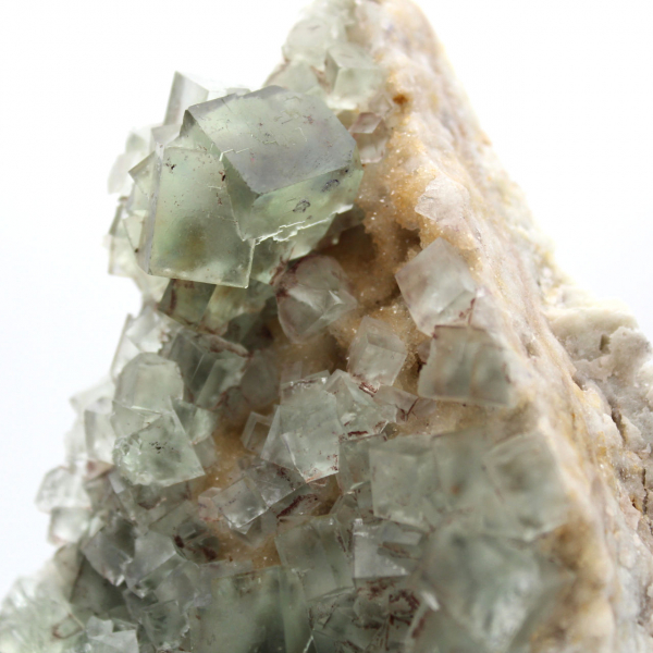 Minerale di fluorite verde: cristalli su matrice per decorazione