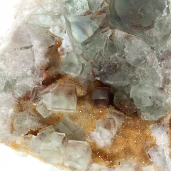 Campione geologico di fluorite: pietra marocchina con cristalli